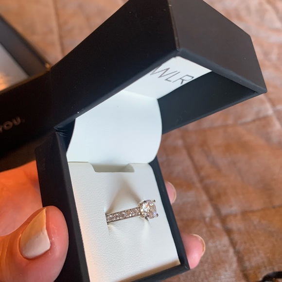 CLEARANCE Jewlr Duchess promise Ring Genuine 925 Sterling Silver 5 Zirconia NWOT - Picture 3 of 13